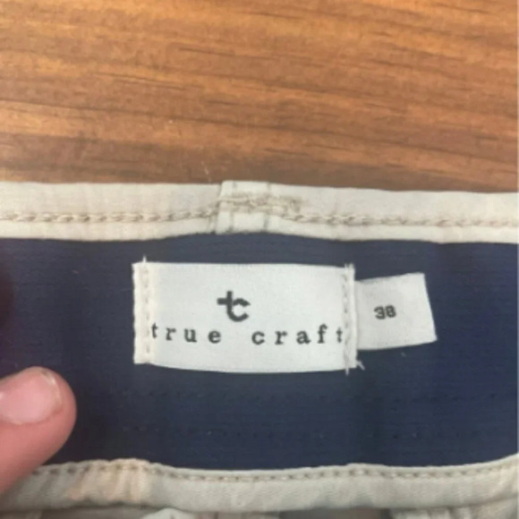Host Pick! True Craft Men’s Cargo Shorts - Picture 3 of 3